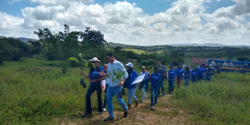 Leia mais sobre o artigo Mais de 250 mudas são doadas para plantio em antigo lixão de Limoeiro