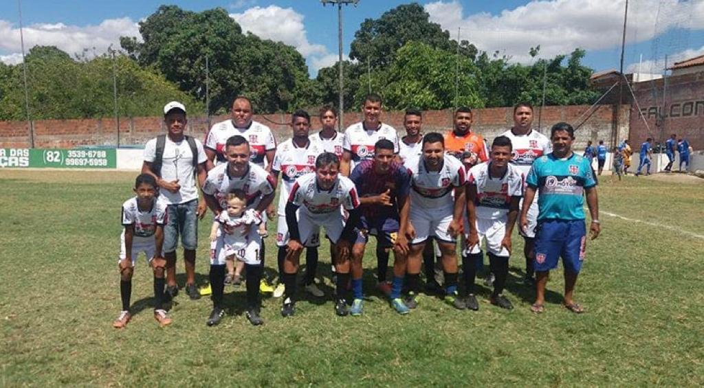 Leia mais sobre o artigo Quem participa do “Terço dos Homens” e gosta de cavalgada e futebol society?