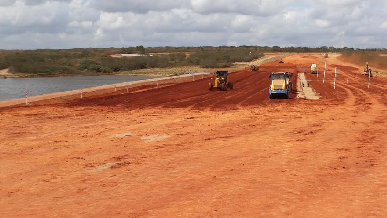 Leia mais sobre o artigo Obras avançando: barragem do Projeto Serrote já está com 85% de progresso