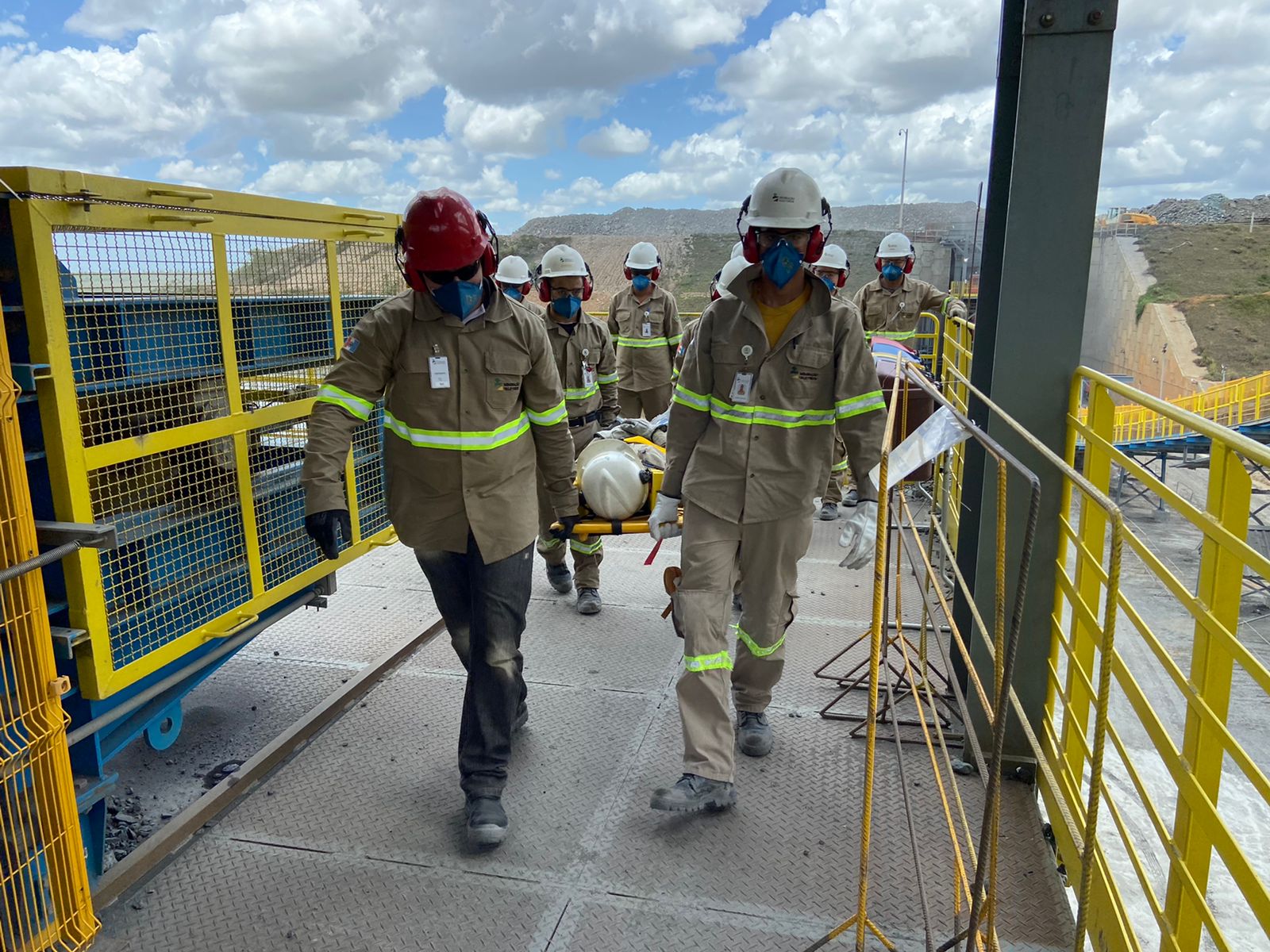 Leia mais sobre o artigo Brigada de Emergência realiza novo treinamento na nossa empresa