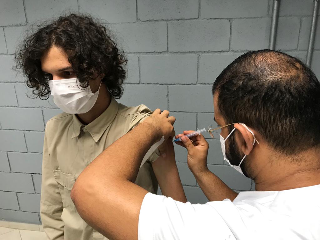 Leia mais sobre o artigo Vacinas contra COVID-19 são disponibilizadas em nossa empresa nos dias 15 e 20/07