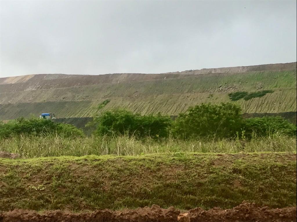 Leia mais sobre o artigo Mais verde: pilhas de estéril da nossa empresa iniciam processo de hidrossemeadura