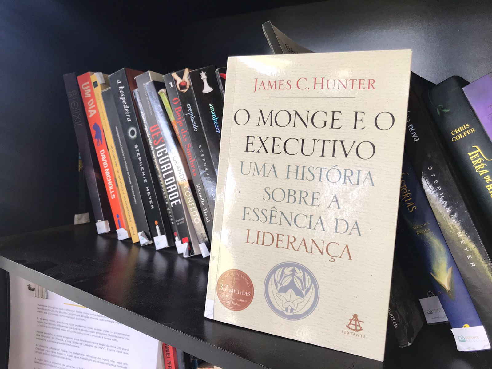 Leia mais sobre o artigo Livro do Mês: você já conhece a história de liderança em “O Monge e o Executivo”?