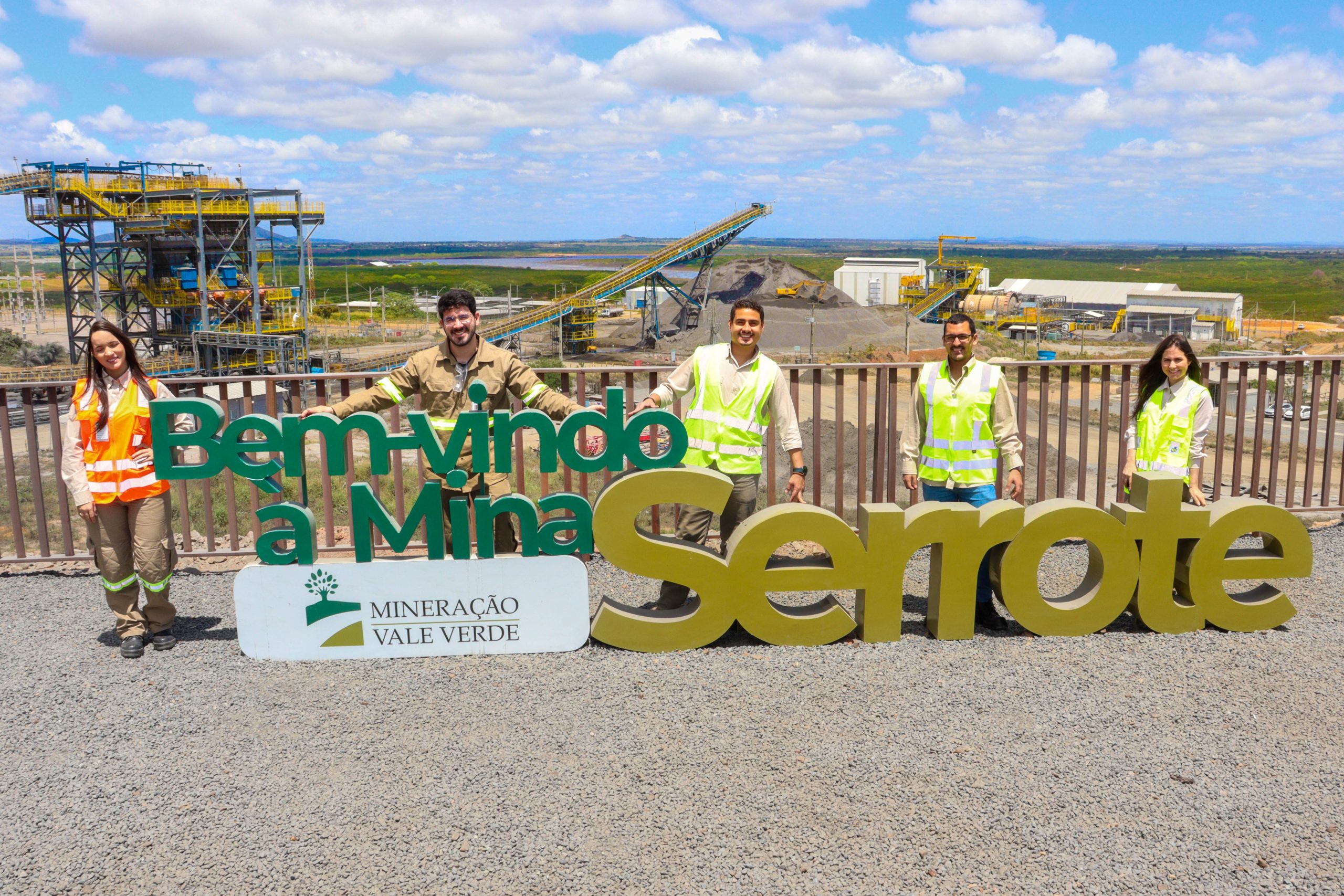 Leia mais sobre o artigo Empregados(as) visitam totem instagramável da Mina Serrote