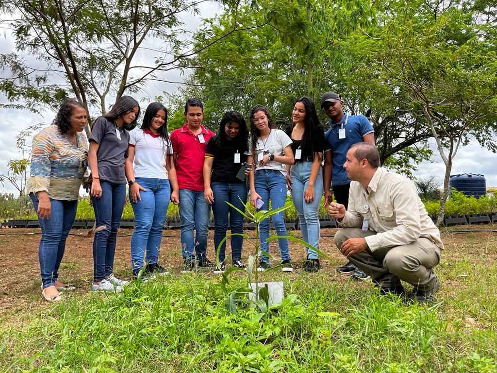 Leia mais sobre o artigo Estudantes de Craíbas retornam ao nosso Centro de Educação Ambiental após plantio de muda