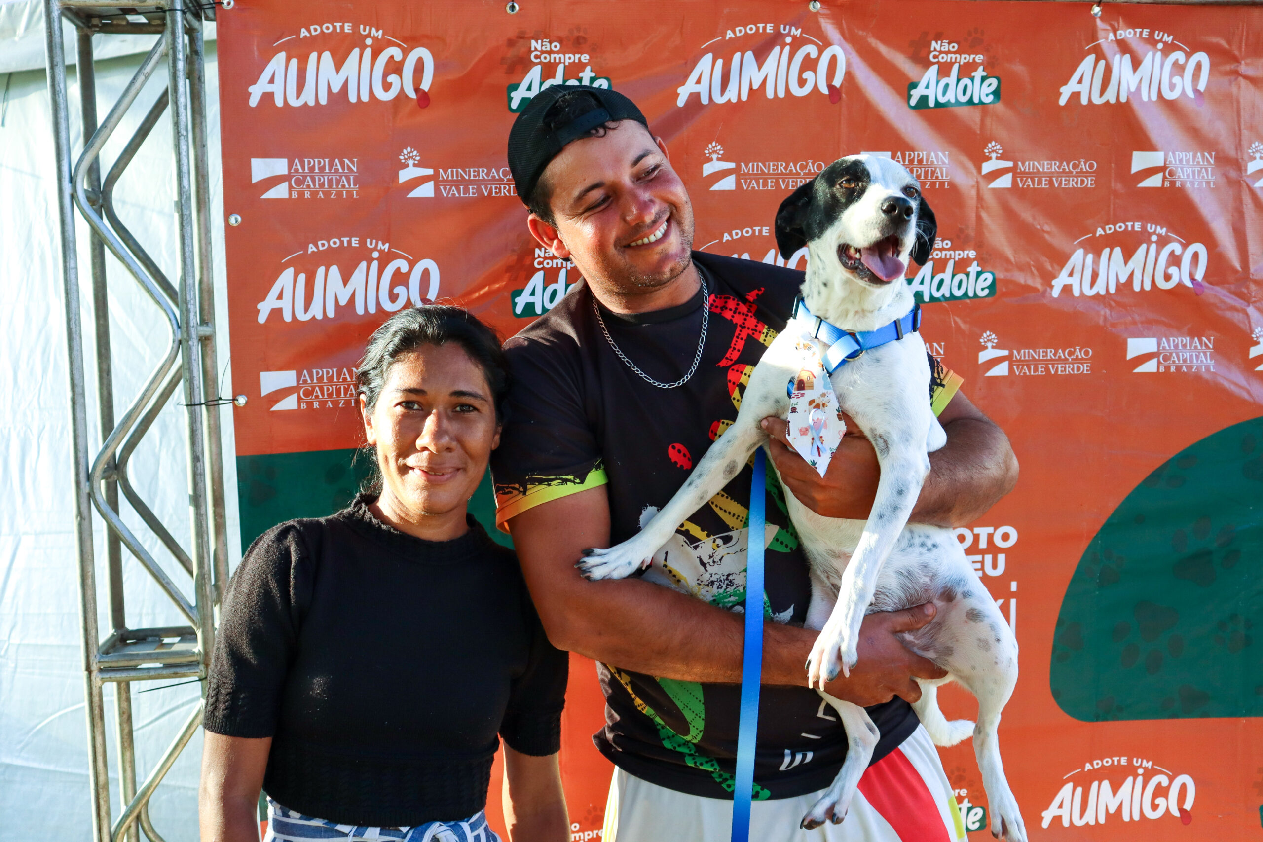 Leia mais sobre o artigo Feira Adote Um AUmigo: mais dois cachorros adotados na 5ª edição