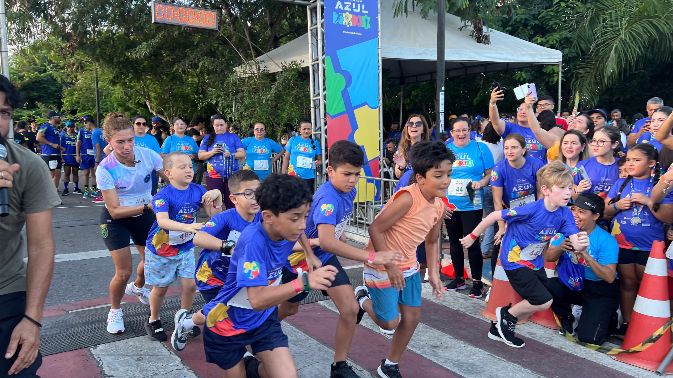 Leia mais sobre o artigo Corrida Azul destaca a importância do exercício físico para pessoas com autismo