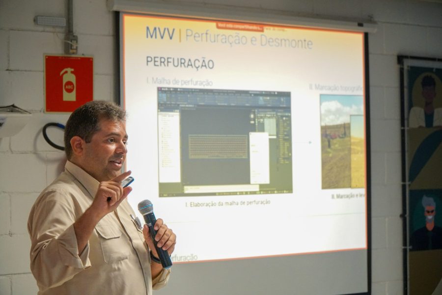 Craíbas_AL, 19 de Abril de 2024.
Appian Capital Brazil – Serrote - Mineracao Vale Verde - MVV

Na imagem, Hugo gerente de MINA/MVV falando ao microfone

A imagem nao possui restricao de uso

Imagem: CLAUDIVAN SANTOS / Zóio Comunicação